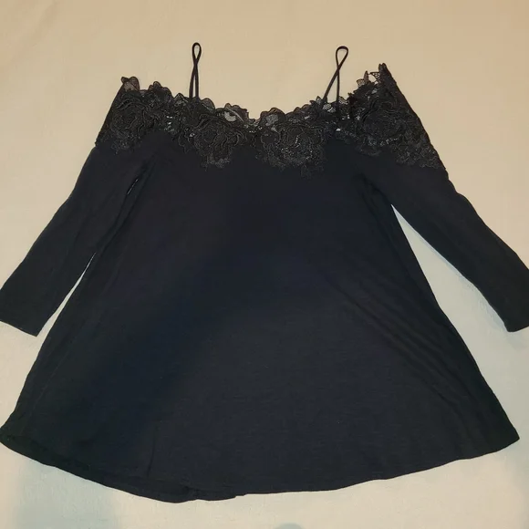 Anthropology Off-Shoulder Top - Picture 1 of 8